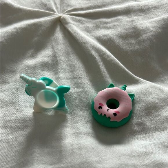 Lot of 9 Assorted Unicorn Items Pouch Keychains,Plushie Night Light, Pop-it bag - Picture 13 of 16